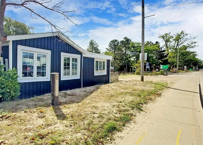 Main Beach River Retreat - Wasaga Beach 1 - Main Strip - 93 Mosley St