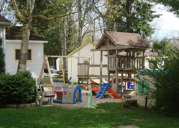 Woodland Cedars Family Cottage Resort